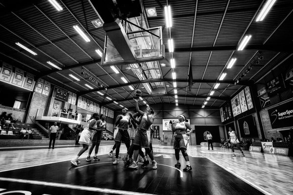 L'Impact des Réseaux Sociaux sur la Carrière des Athlètes